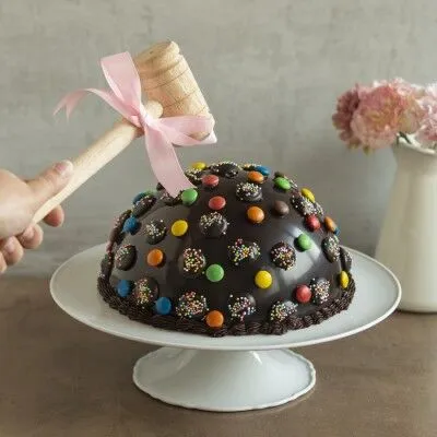 pinata-cake-with-hammer