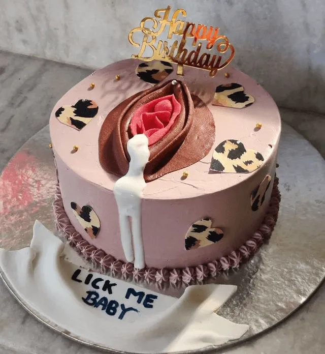 vagina-shaped-birthday-cake