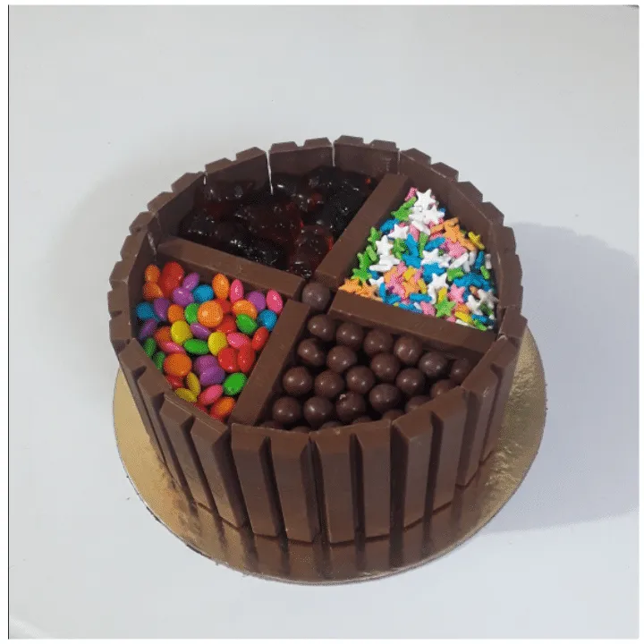 Chocolate-Cake-With-KitKat